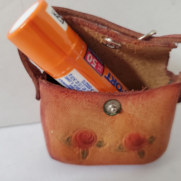 Hand Tooled Miniature Leather Purse Keychain - Picture 7 of 7